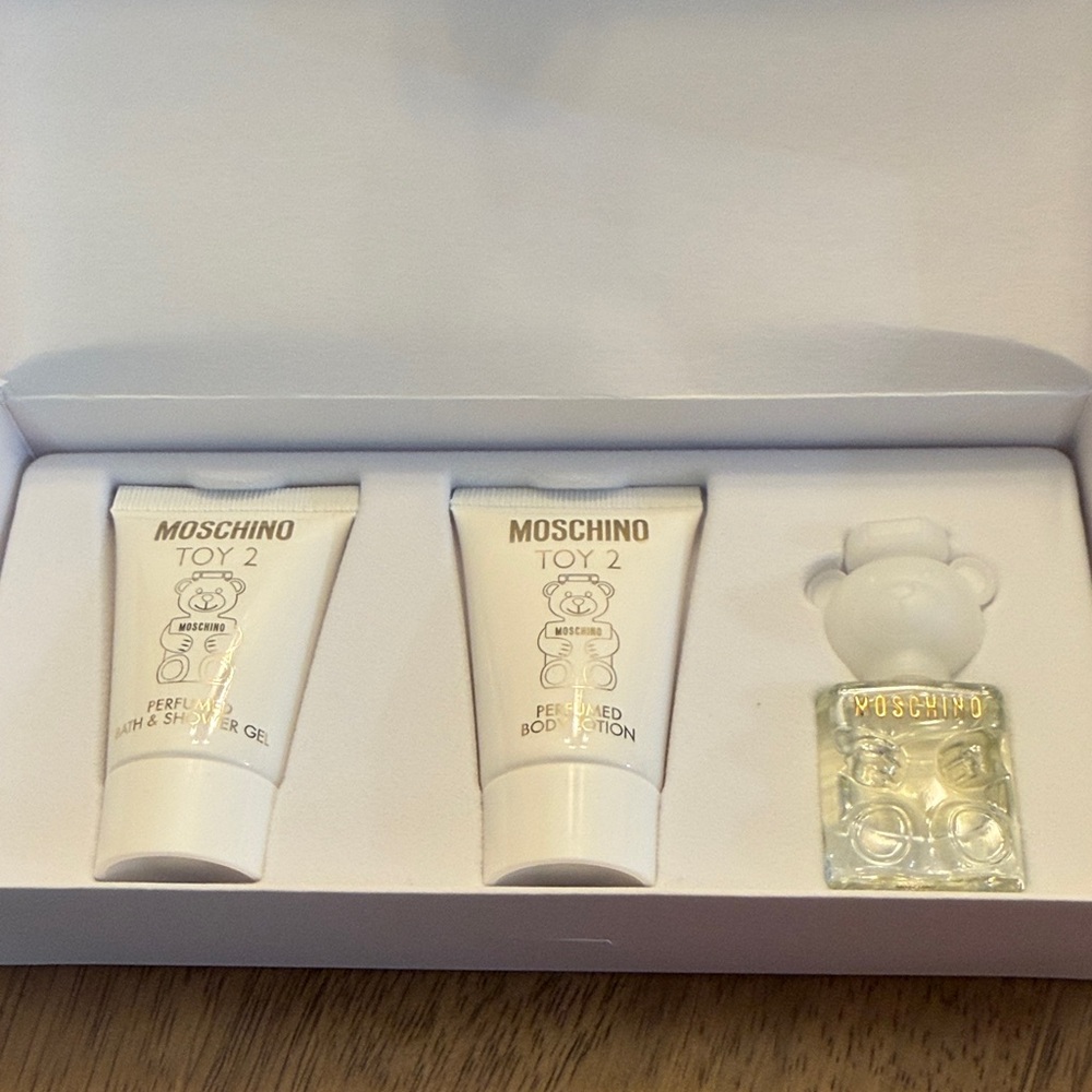 Moschino Toy 2 White Gift Set